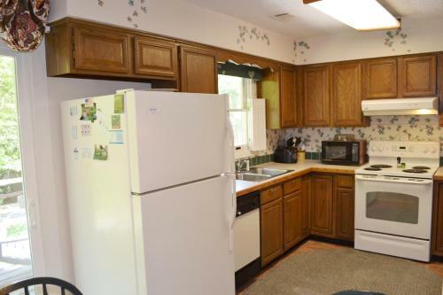 Lake Cortez Area Home