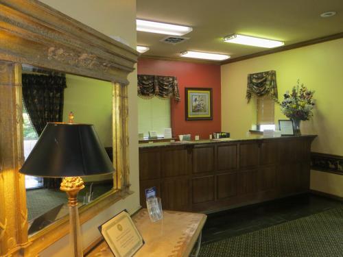 Motel Hot Springs Village Inn