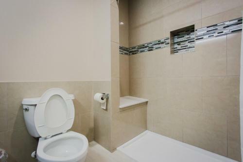 Motel Palace Inn - Willowbrook Mall