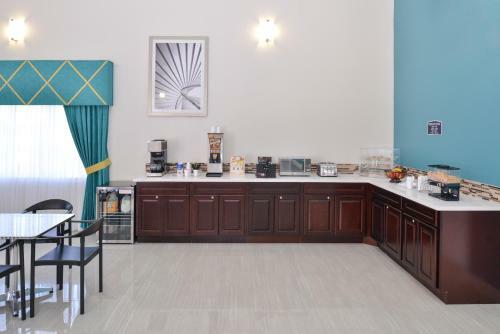 Motel Americas Best Value Inn & Suites-houston