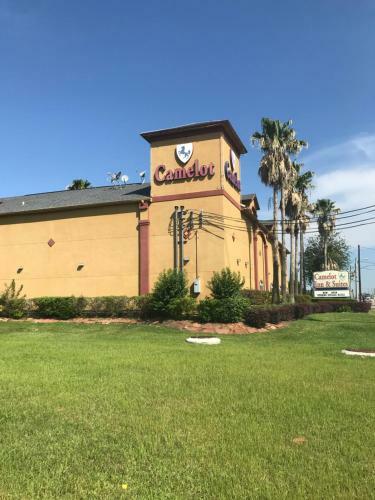 Hotel Camelot Inn And Suites
