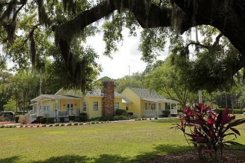 Clerbrook Two-bedroom Park Model 2