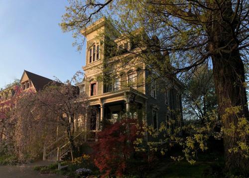 Hudson City Bed And Breakfast