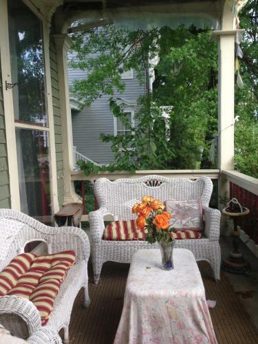 Hudson City Bed And Breakfast