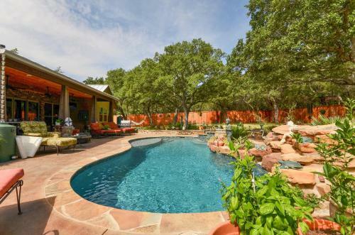 Lake Travis Retreat Oasis