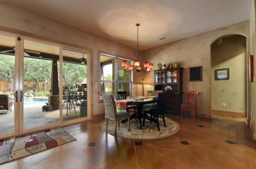 Lake Travis Retreat Oasis