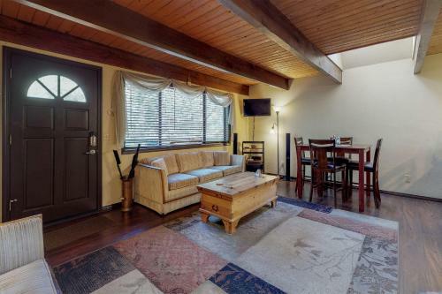 Pinewood Forest Cottage