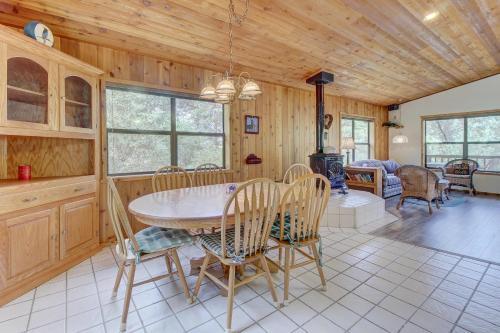 Mountain Getaway In The Pines