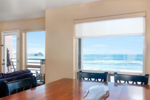 Imperial Beach Club 208