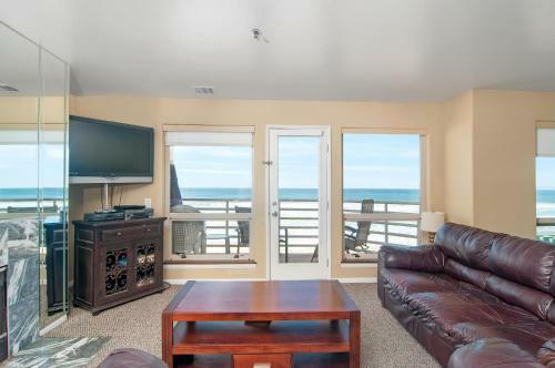 Imperial Beach Club 208