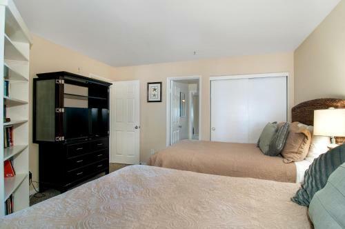 Imperial Beach Club 208