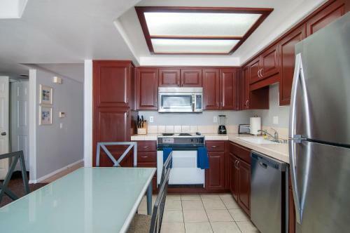 Imperial Beach Club 206