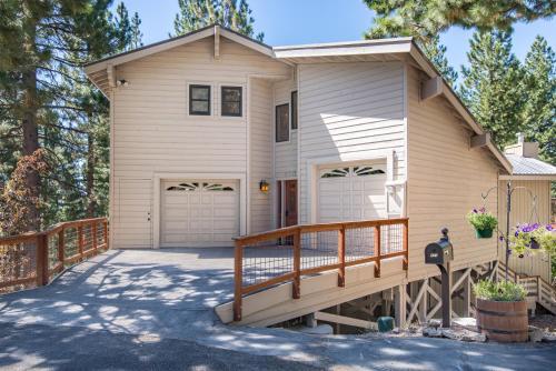 Lake-view Incline Home