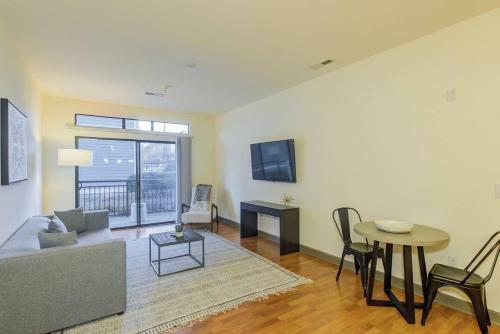 Apartamento Waterfront, 2bed, 2bath Downtown | Pool And Gym Access