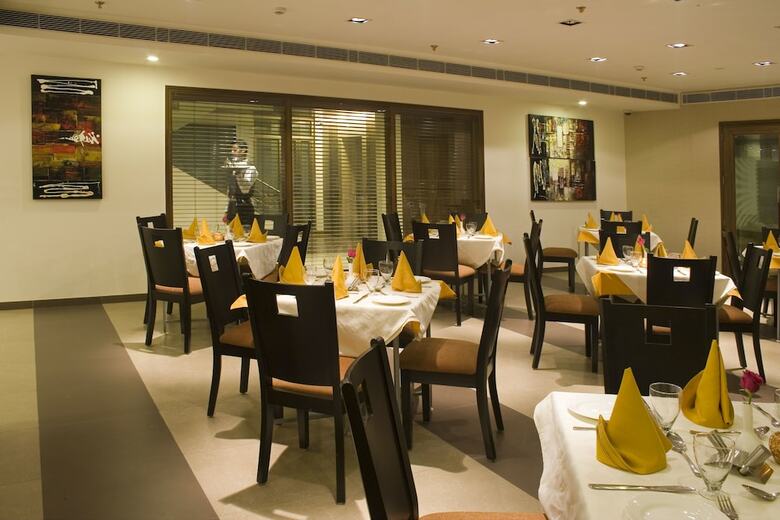 Shervani Nehru Palace Hotel