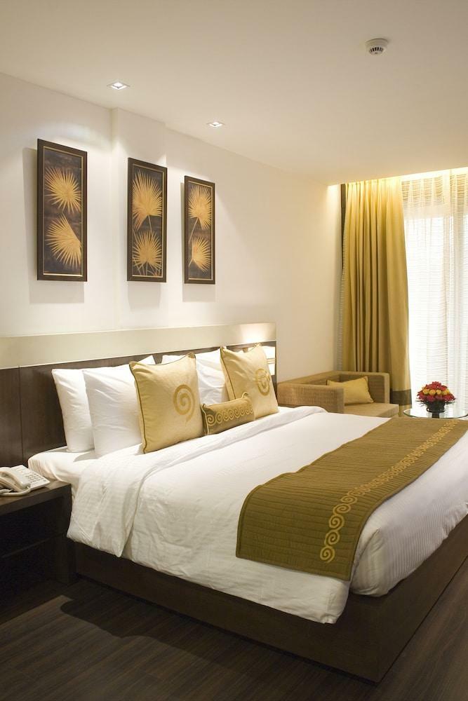 Shervani Nehru Palace Hotel