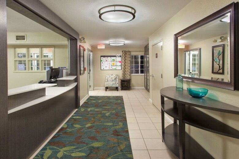 Hotel Candlewood Suites