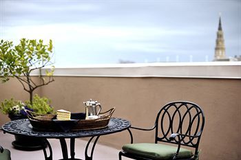 Hotel Planters Inn