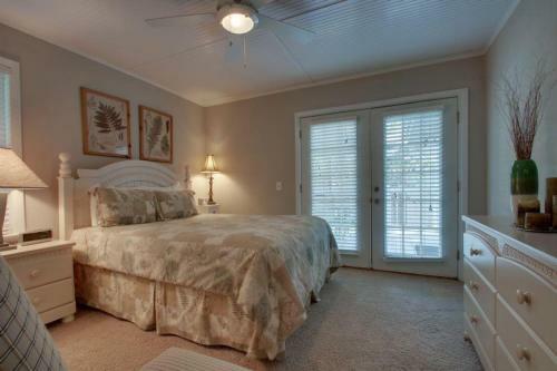32 Twin Oaks Lane