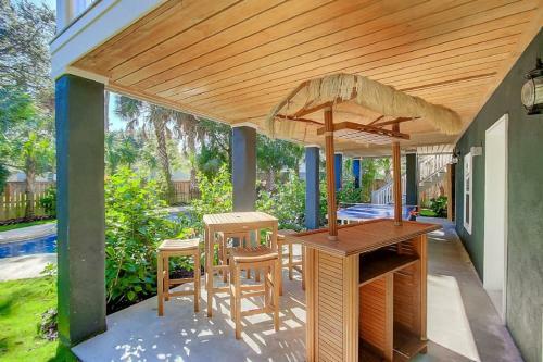 2602 Hartnett Boulevard Home