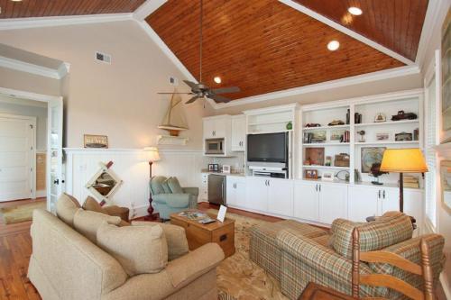 1 Palm Court Home