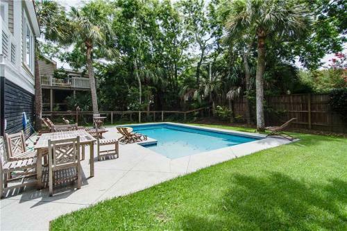 Carolina Boulevard 122