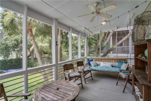 Carolina Boulevard 122