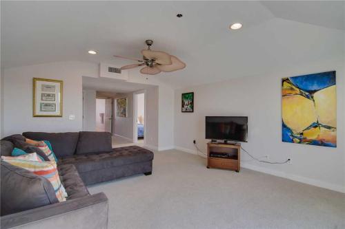 Carolina Boulevard 916