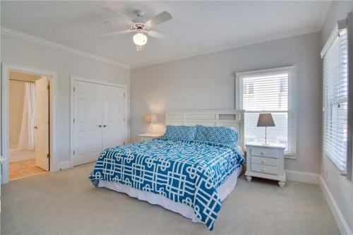 Carolina Boulevard 916