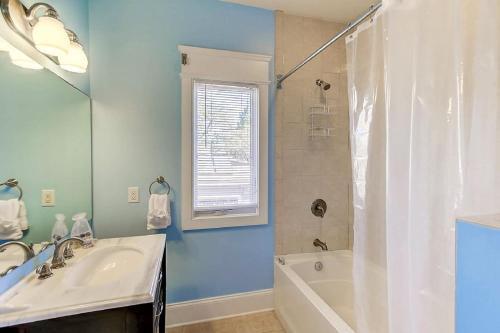 26 42nd Avenue Home