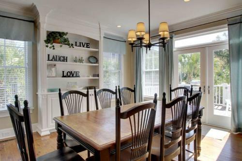 4006 Hartnett Boulevard