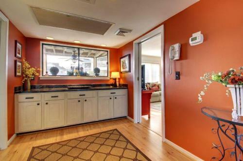 201 A Port O Call