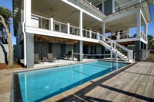 2400 Palm Boulevard