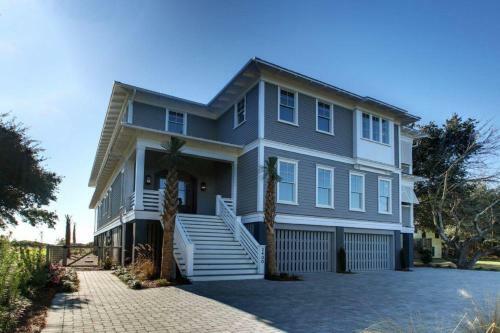 2400 Palm Boulevard