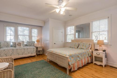 54th Ave 14 - Sandy Shanty Home