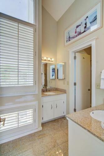14 Beachwood East