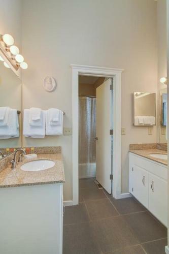 14 Beachwood East