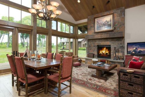 Moose Creek Cabin - Three Bedroom Home