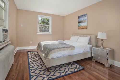 Execresidence: Trendy Jc Apartment