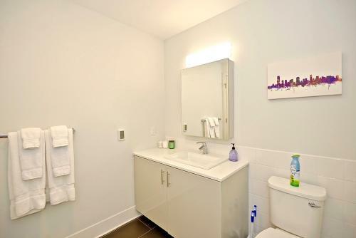 Kasa Manhattan View Apartments