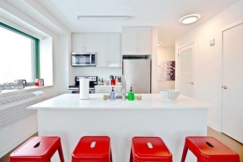 Kasa Manhattan View Apartments