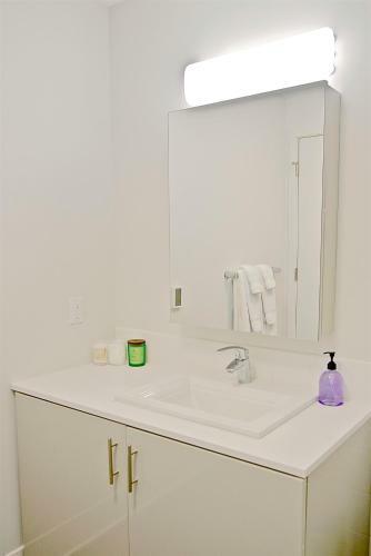 Kasa Manhattan View Apartments