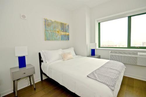 Kasa Manhattan View Apartments
