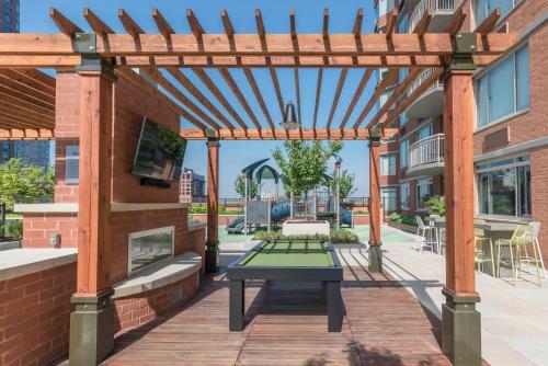 Apartamento Skyline Luxury Home Suites At Newport II