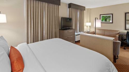 Best Western Plus Kendall Hotel & Suites