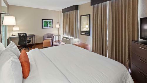 Best Western Plus Kendall Hotel & Suites