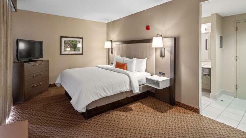 Best Western Plus Kendall Hotel & Suites