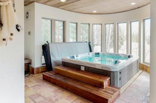 Alpenglow Lodge