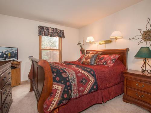 Snowdance Manor 205