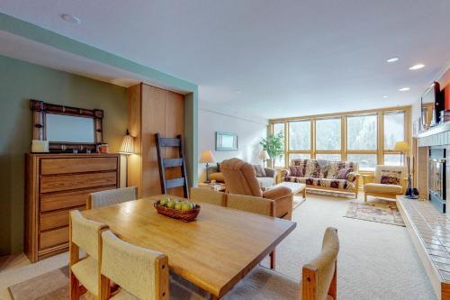 Apartamento Liftside Condominiums 306